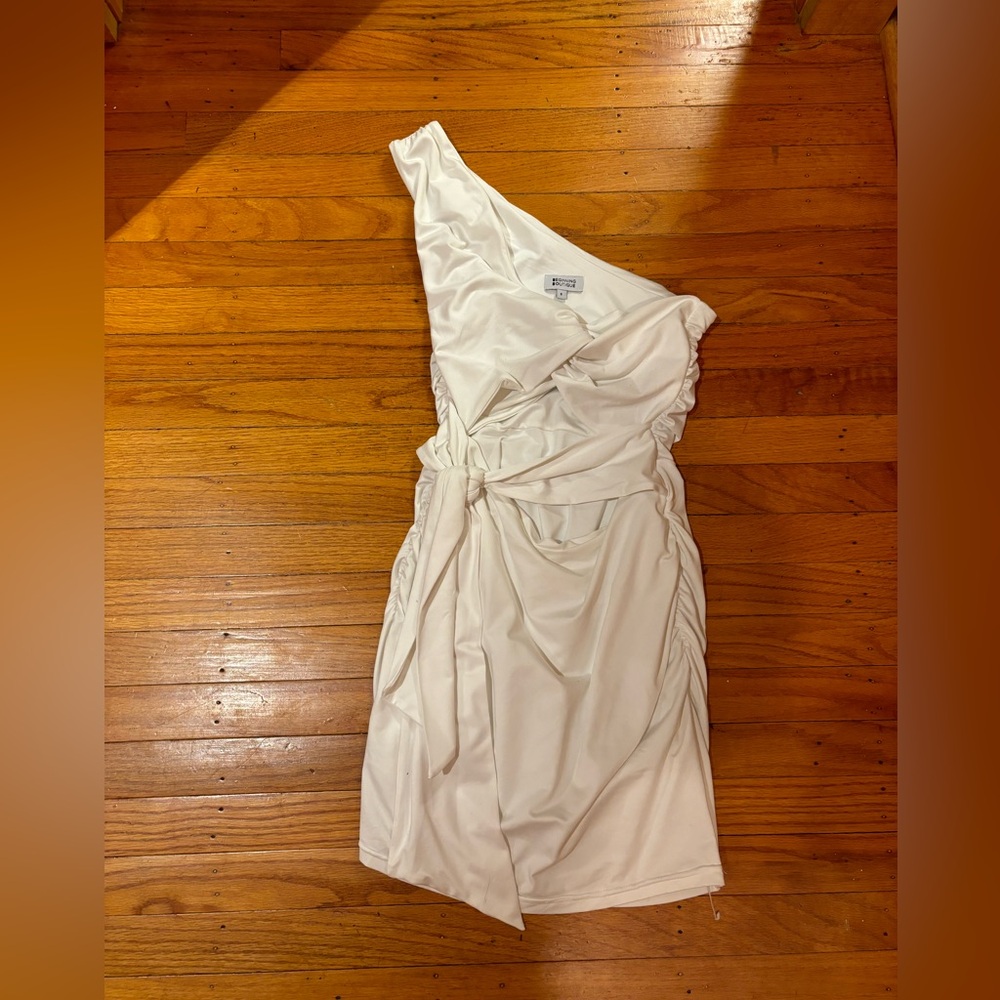 Beginning boutique dress - Picture 3 of 4